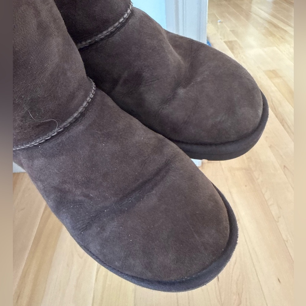 UGG Classic short boots in chocolate brown, women's size 7 - Picture 6 of 10